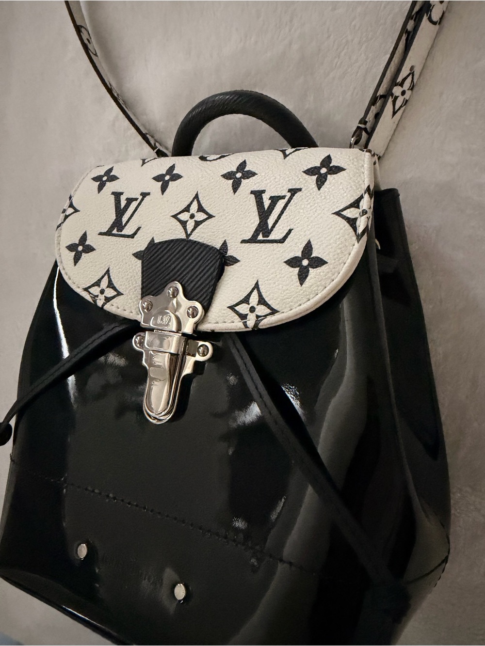 Louis Vuitton Black & White Monogram Vernis Hot Springs Backpack - Picture 8 of 12